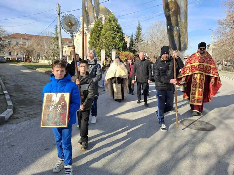 Първомай празнува Богоявление