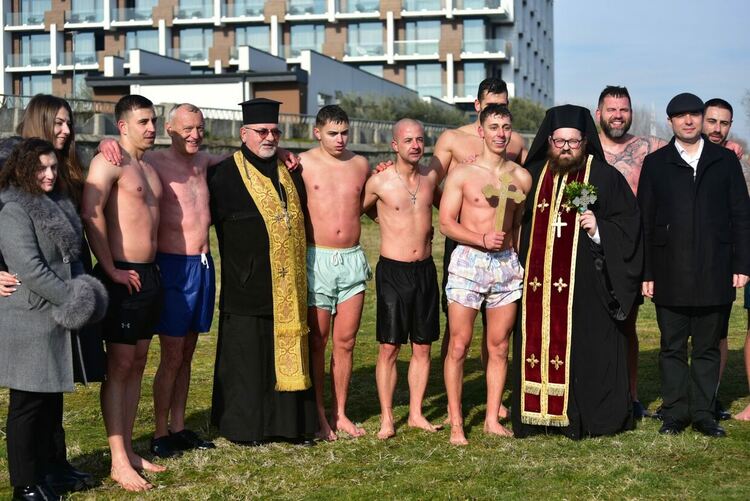 18-годишният ученик Христо Георгиев извади кръста от р. Марица