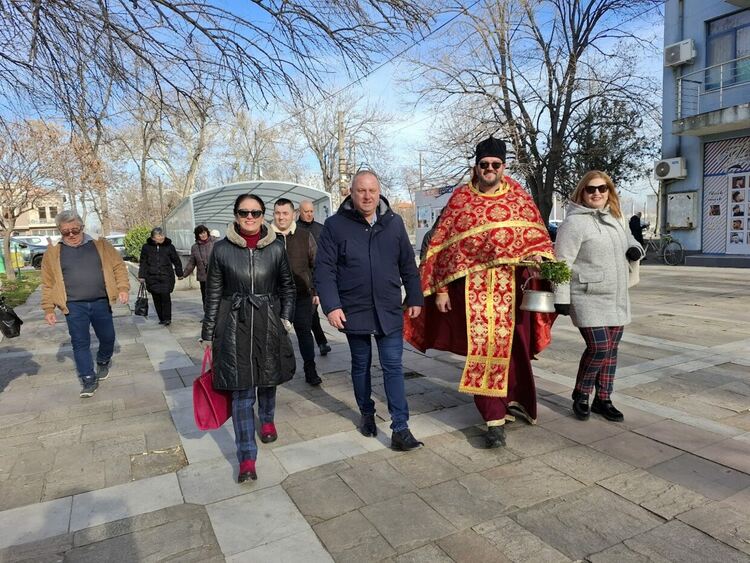 Първомай празнува Богоявление