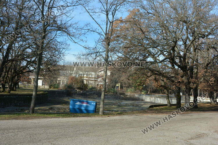 Започна разчистване на езерото в „Кенана“ и терена край него