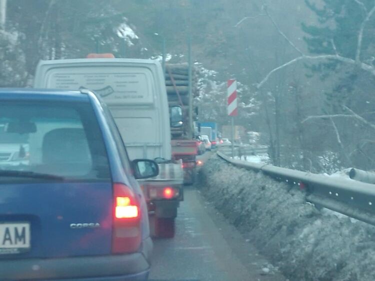 Катастрофа затвори пътя Смолян-Пловдив