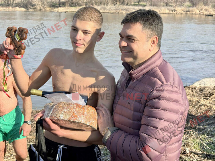 15-годишния Александър спаси Христовия кръст в Димитровград