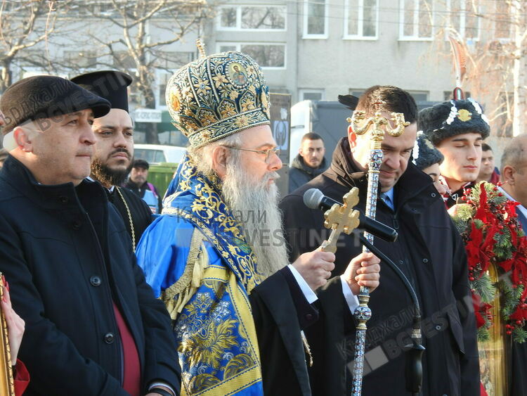 Величко Карабоюков отново хвана кръста в Арда на Богоявление,при децата успехът бе за Виктор Марианов