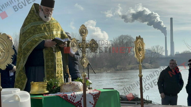 15-годишния Александър спаси Христовия кръст в Димитровград