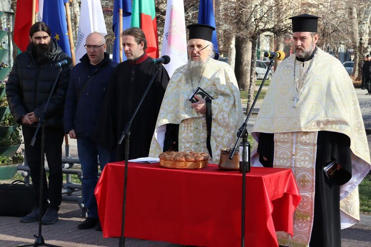 На Богоявление в Хасково осветиха бойните знамена