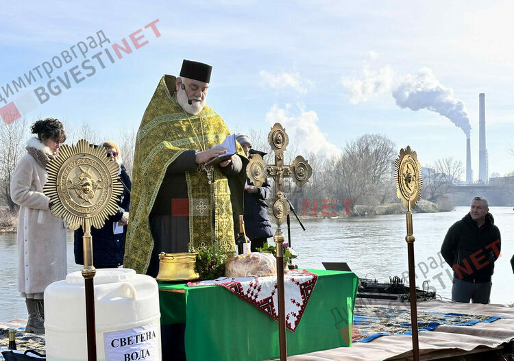 15-годишния Александър спаси Христовия кръст в Димитровград