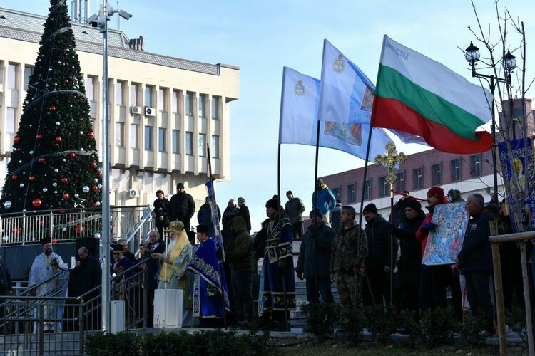 32-годишния Мартин спаси богоявленския кръст в Асеновград 