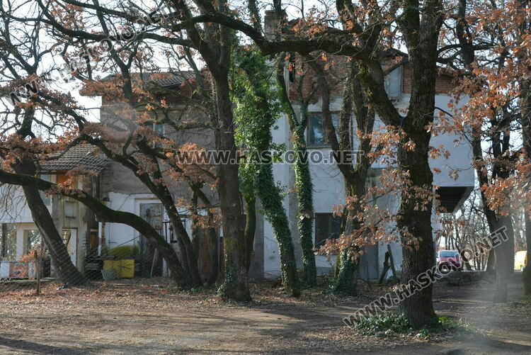 Започна разчистване на езерото в „Кенана“ и терена край него