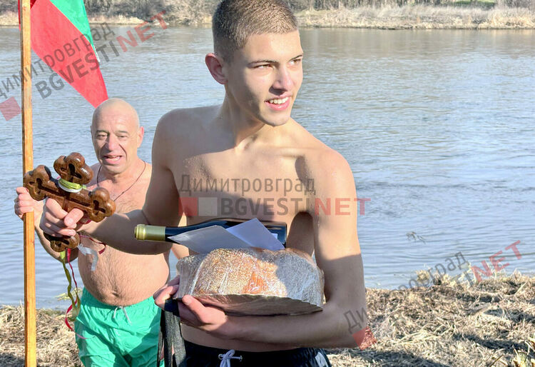 15-годишния Александър спаси Христовия кръст в Димитровград