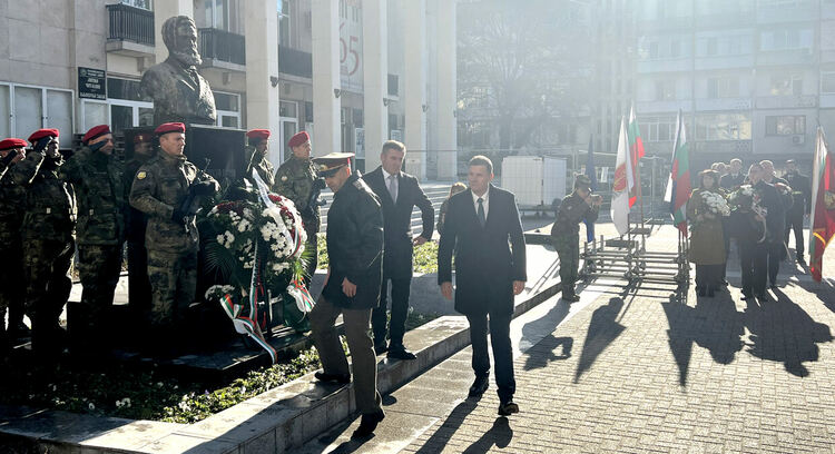 Хасково се преклони пред подвига на Христо Ботев и отбеляза 177 години от рождението му