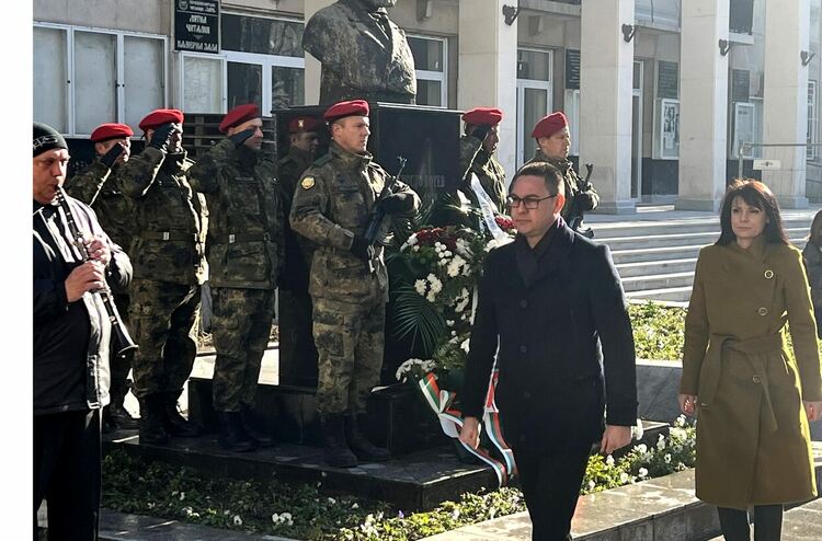 Хасково се преклони пред подвига на Христо Ботев и отбеляза 177 години от рождението му