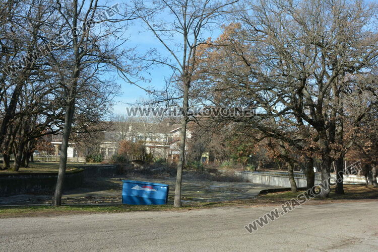 Започна разчистване на езерото в „Кенана“ и терена край него