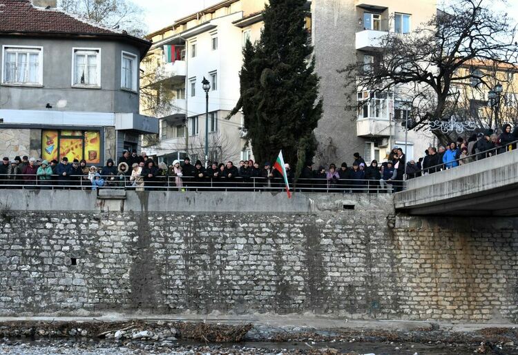 32-годишния Мартин спаси богоявленския кръст в Асеновград 