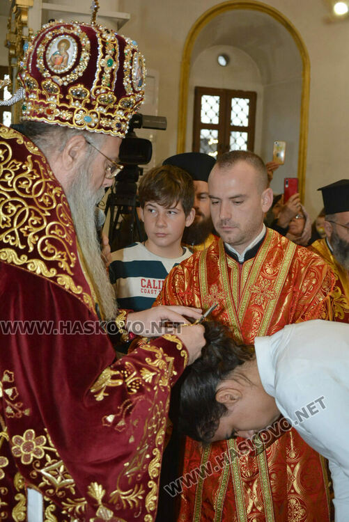 Хасковлии посрещнаха митрополит Николай на Ивановден 