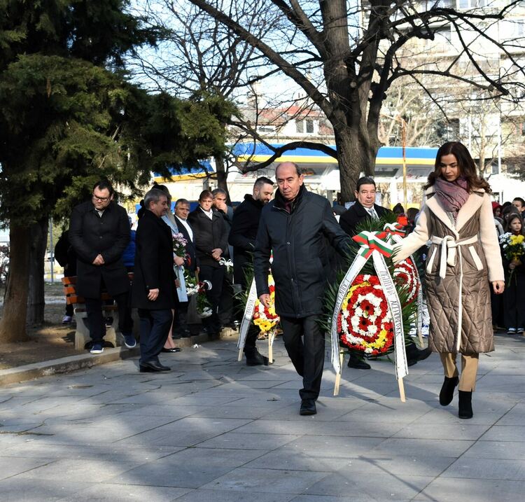 Асеновград отбеляза 177 години от рождението на Христо Ботев 