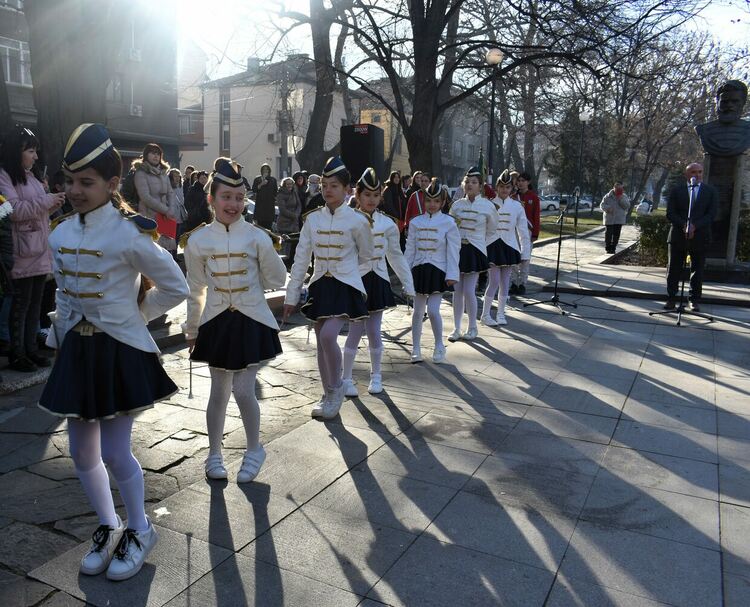 Асеновград отбеляза 177 години от рождението на Христо Ботев 