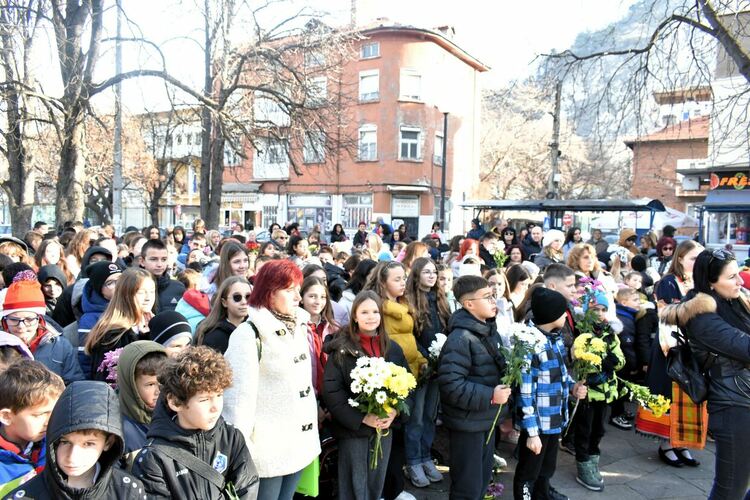 Асеновград отбеляза 177 години от рождението на Христо Ботев 