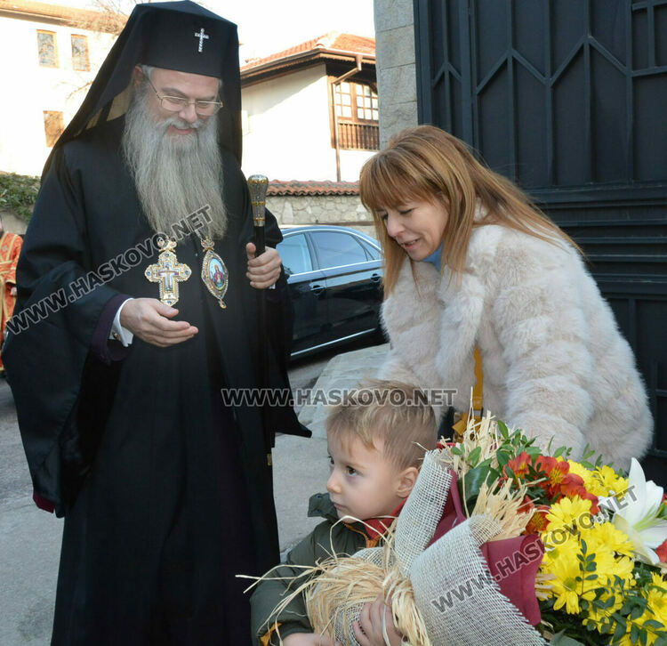 Хасковлии посрещнаха митрополит Николай на Ивановден 