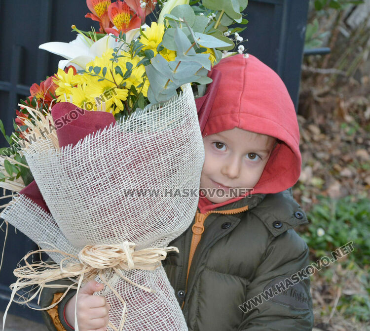 Хасковлии посрещнаха митрополит Николай на Ивановден 