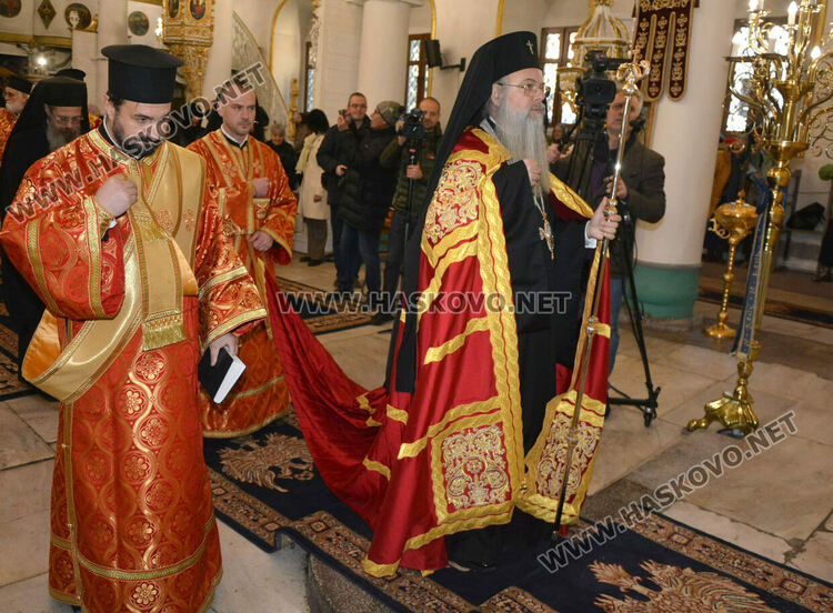 Хасковлии посрещнаха митрополит Николай на Ивановден 