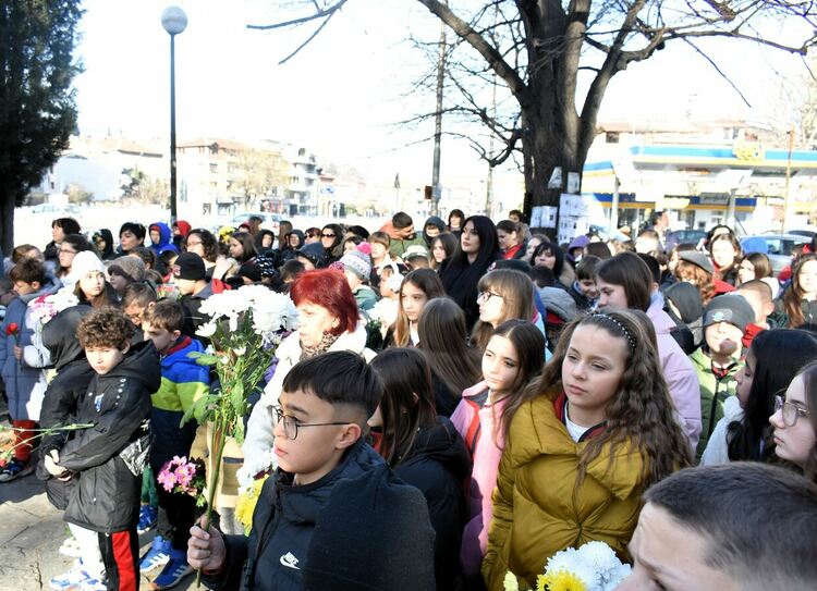 Асеновград отбеляза 177 години от рождението на Христо Ботев 