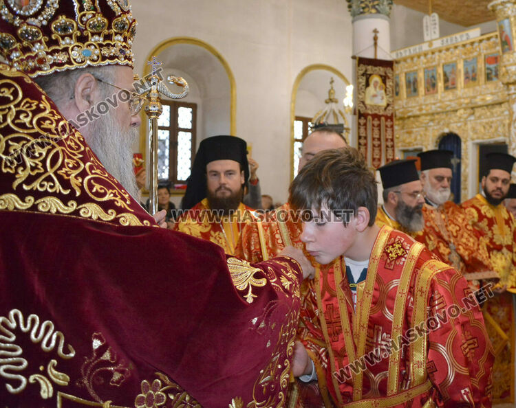 Хасковлии посрещнаха митрополит Николай на Ивановден 