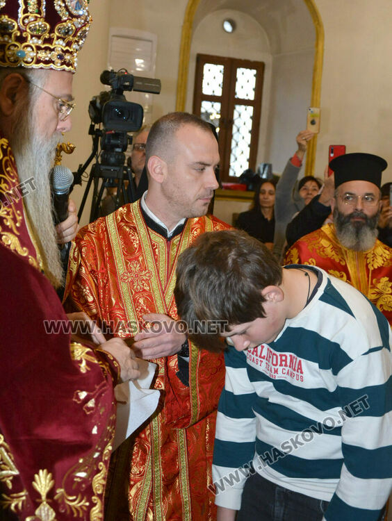 Хасковлии посрещнаха митрополит Николай на Ивановден 