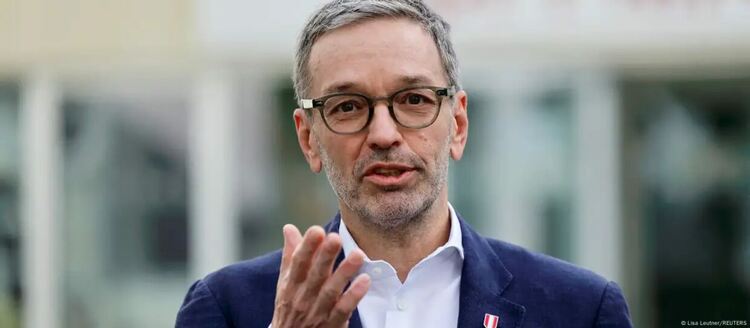 Херберт Кикъл е начело на Австрийската партия на свободата от 2021 година