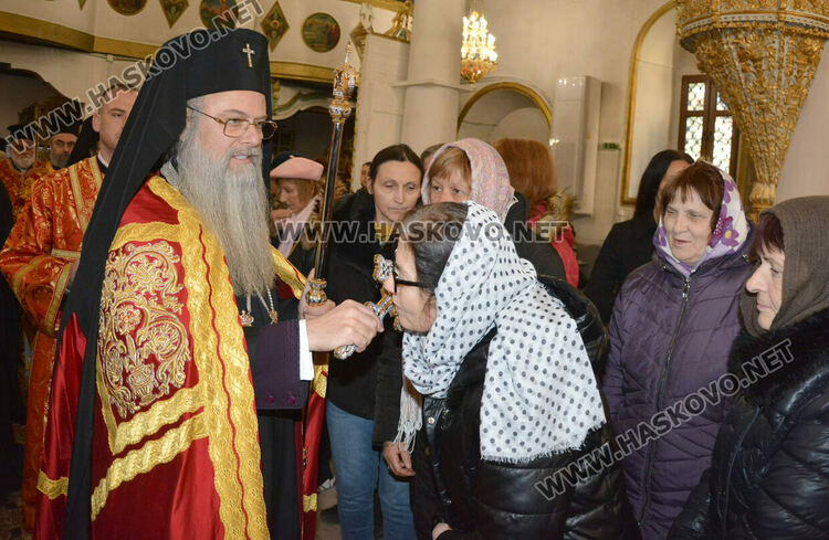 Хасковлии посрещнаха митрополит Николай на Ивановден 