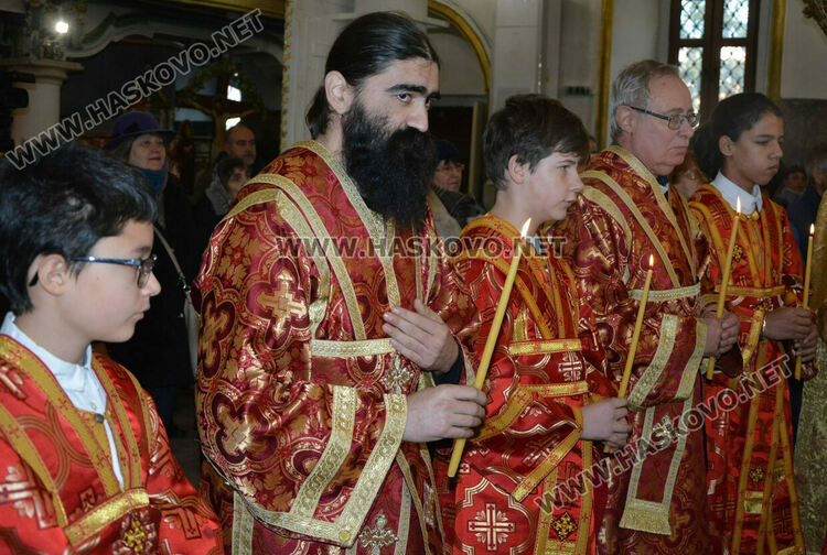 Хасковлии посрещнаха митрополит Николай на Ивановден 