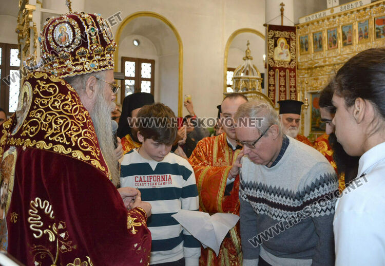 Хасковлии посрещнаха митрополит Николай на Ивановден 