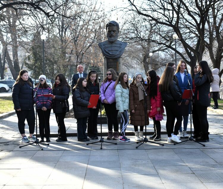 Асеновград отбеляза 177 години от рождението на Христо Ботев 