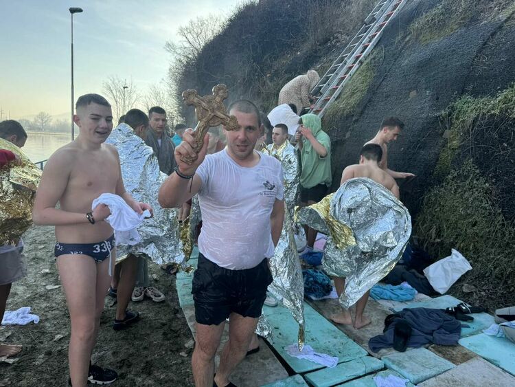 БЧК съдейства на отец Николай Величков на ритуала за Богоявление