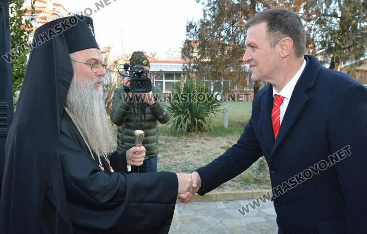 Хасковлии посрещнаха митрополит Николай на Ивановден 