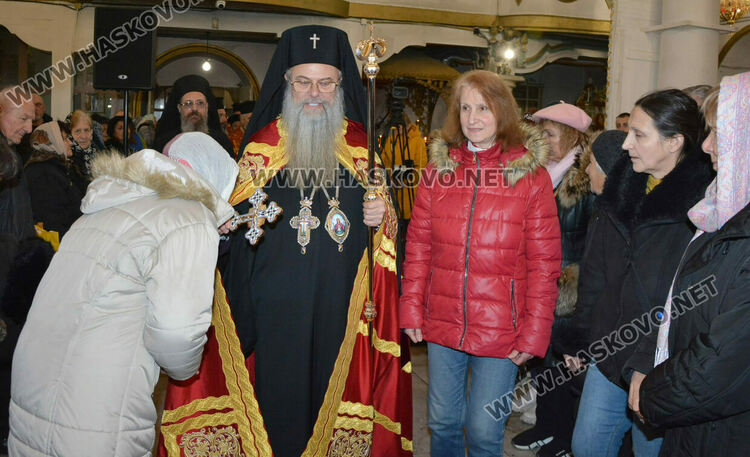 Хасковлии посрещнаха митрополит Николай на Ивановден 