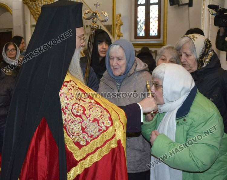 Хасковлии посрещнаха митрополит Николай на Ивановден 