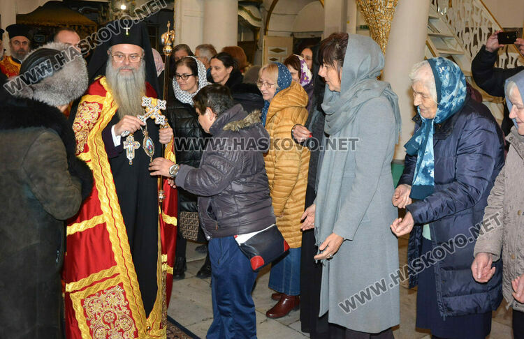 Хасковлии посрещнаха митрополит Николай на Ивановден 