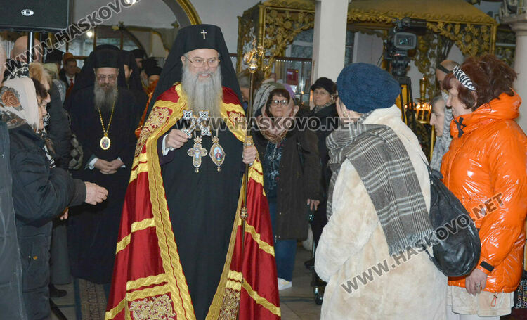 Хасковлии посрещнаха митрополит Николай на Ивановден 