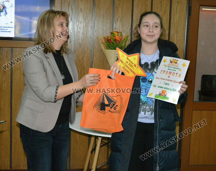 Татяна Кръстева е читател на годината за 2024-а в Регионалната библиотека в Хасково