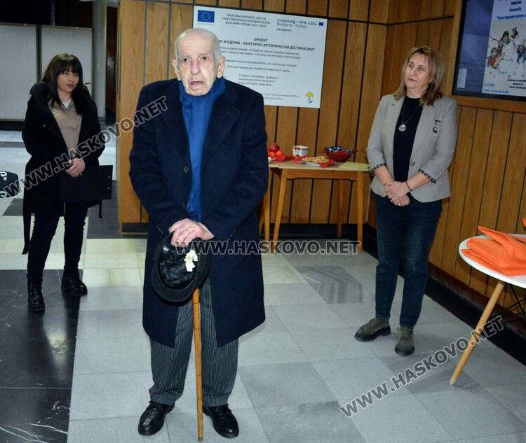 Татяна Кръстева е читател на годината за 2024-а в Регионалната библиотека в Хасково