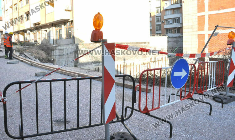 Започна укрепване на пропадналия изкоп в „Бадема“