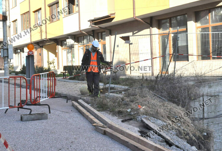 Започна укрепване на пропадналия изкоп в „Бадема“