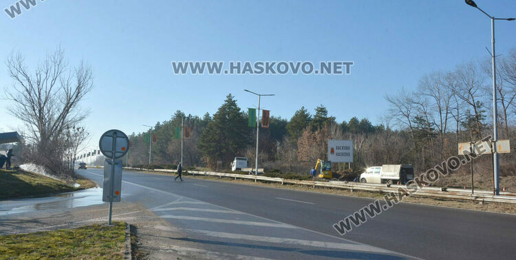 Втори ден продължава отстраняването на аварията на главен водопровод в Хасково