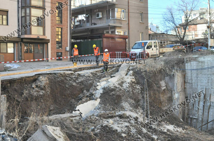 Започна укрепване на пропадналия изкоп в „Бадема“