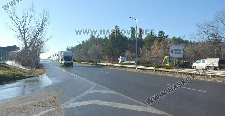 Втори ден продължава отстраняването на аварията на главен водопровод в Хасково