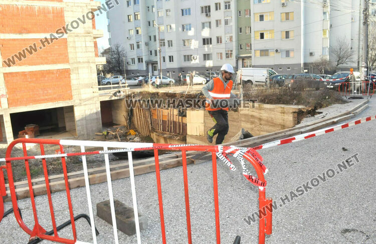 Започна укрепване на пропадналия изкоп в „Бадема“