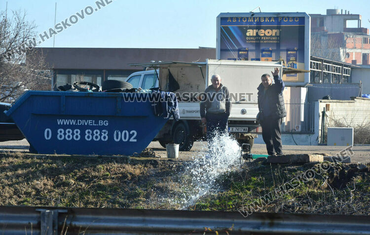 Втори ден продължава отстраняването на аварията на главен водопровод в Хасково