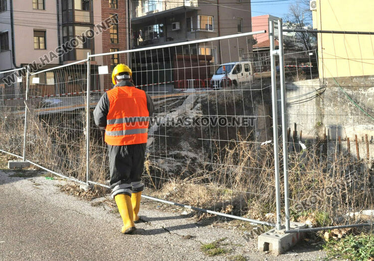 Започна укрепване на пропадналия изкоп в „Бадема“
