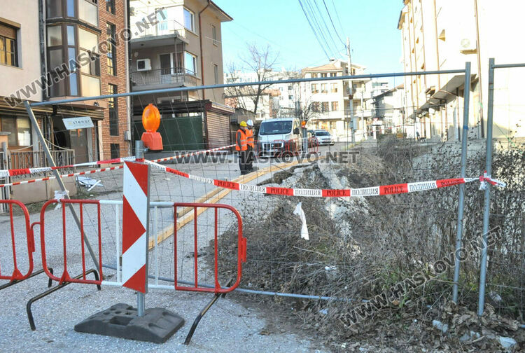 Започна укрепване на пропадналия изкоп в „Бадема“