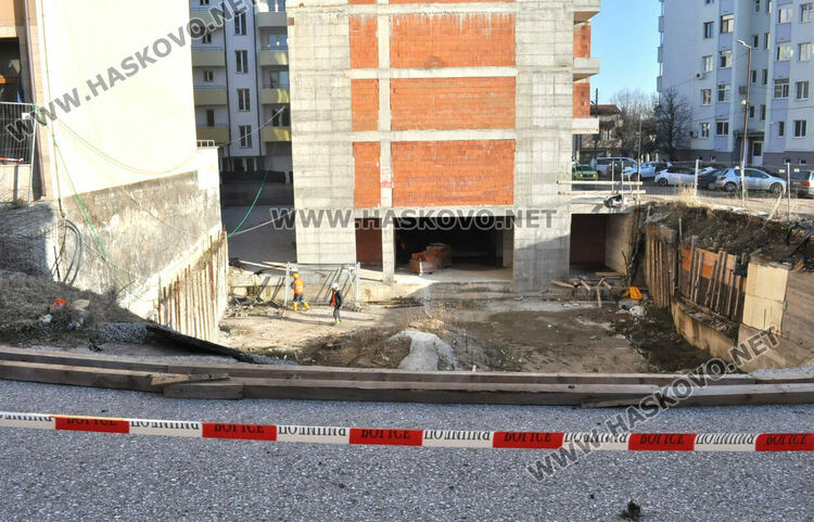 Започна укрепване на пропадналия изкоп в „Бадема“